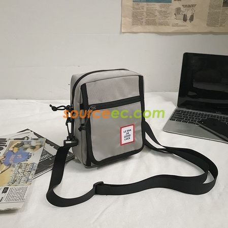 礼品订购休闲斜挎包广告