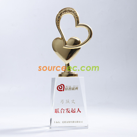 礼品订购爱心金属水晶座广告