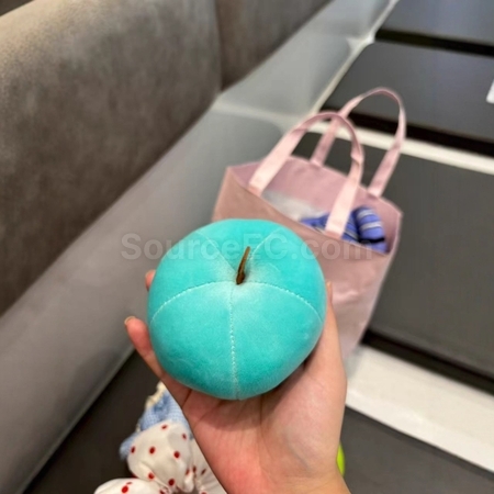 礼品订购苹果解压毛绒玩具广告