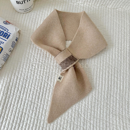 礼品订购针织交叉围巾广告