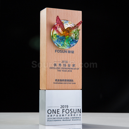 礼品订购琉璃水晶实木奖座广告