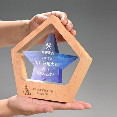 礼品订购木质水晶座广告