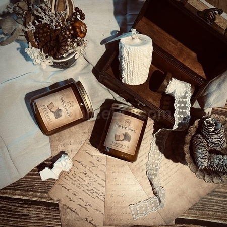 礼品订购SHABBY BOOK FRAGRANCE SOY CANDLE广告