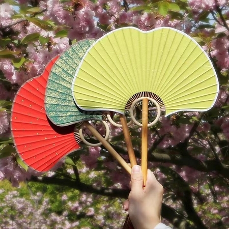礼品订购银杏叶团扇广告