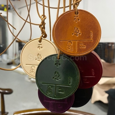 礼品订购牛皮平安挂件广告