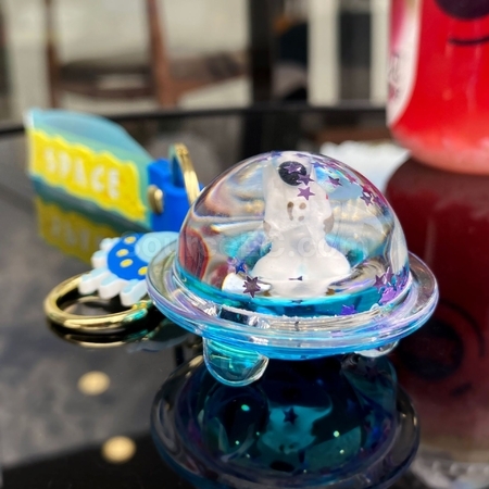 礼品订购太空人钥匙扣广告