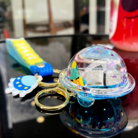 礼品订购太空人钥匙扣广告