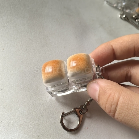 礼品订购焦糖面包指尖减压按键广告