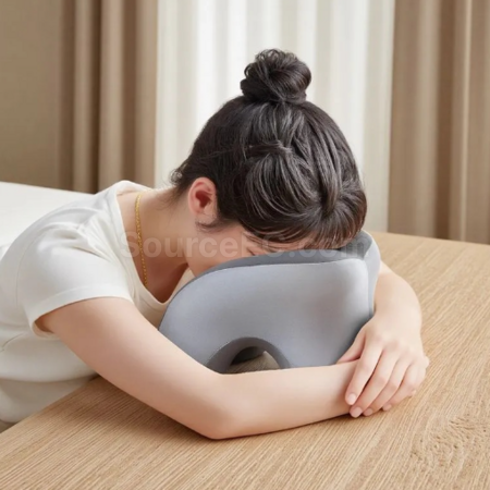 礼品订购环抱午睡枕广告