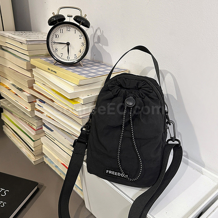 礼品订购单肩斜挎包广告