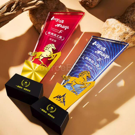 礼品订购马年水晶奖座广告