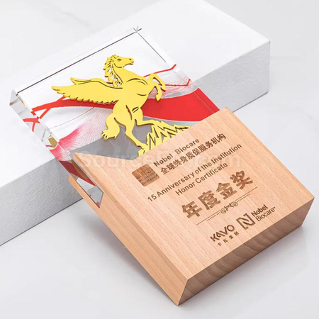 礼品订购马年水晶奖座广告